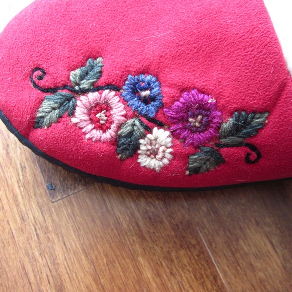 NWOT Red Slippers with Flowers Embroidered - Picture 5 of 5